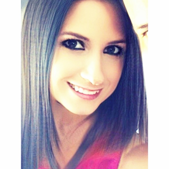 Meet your Posher, Nicole - Picture 1 of 1